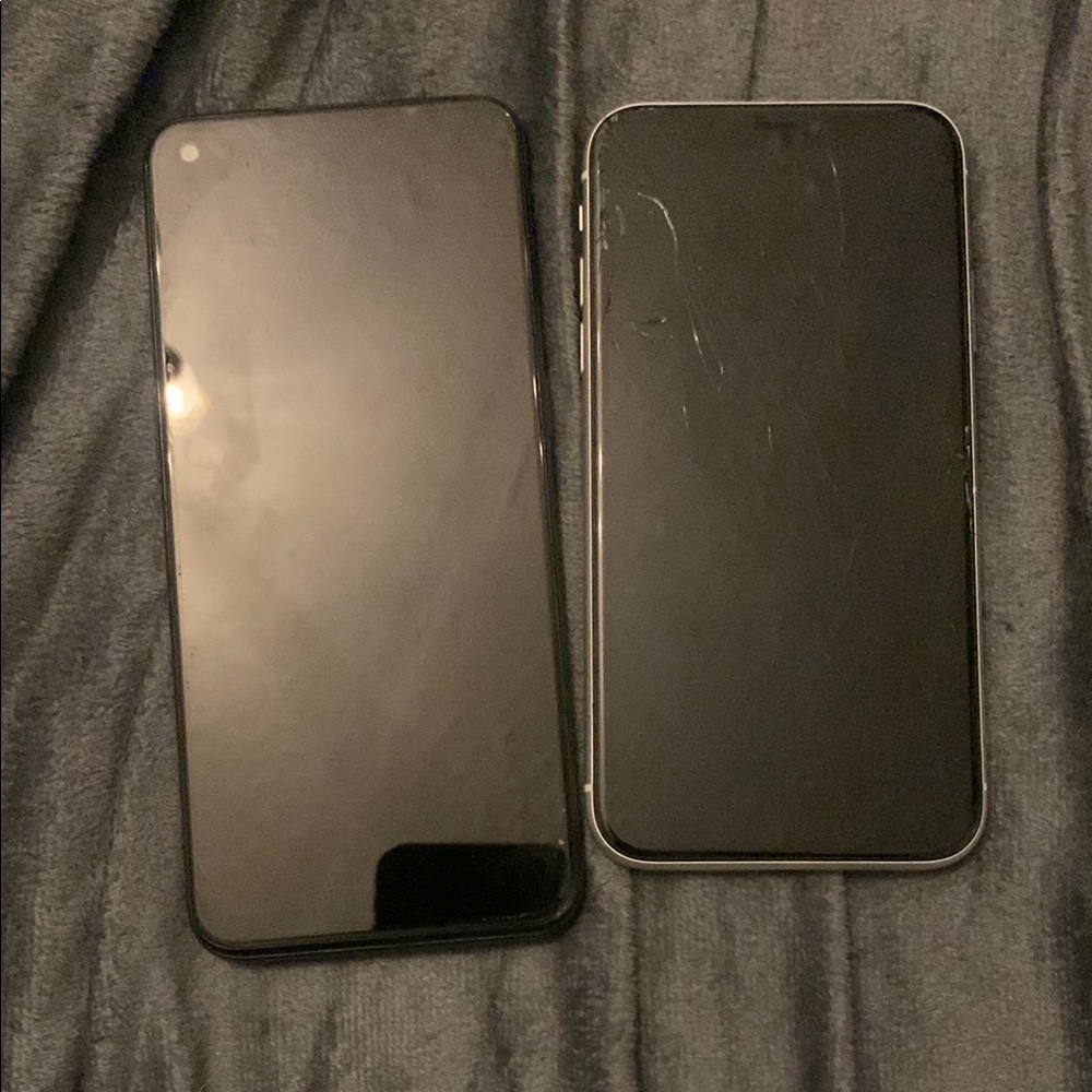 OnePlus Black Smartphone Modern Full-Screen Design and ios iPhone